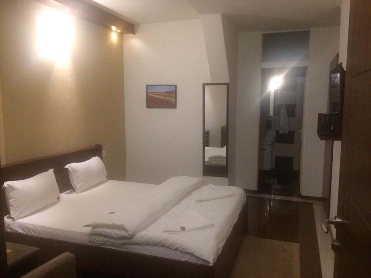 Hotel Millenium2 Prizren Kültér fotó